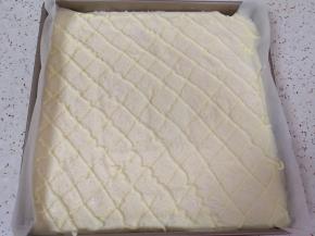 撒上一层椰蓉。 