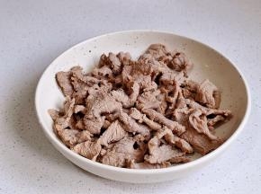 捞出沥干水分。