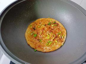 撒芝麻，葱花即可出锅。