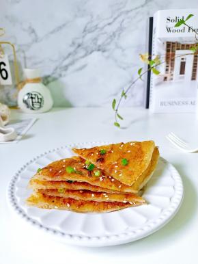 手抓饼酥脆可口，酱香浓郁！