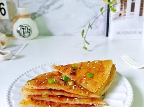 手抓饼酥脆可口，酱香浓郁！