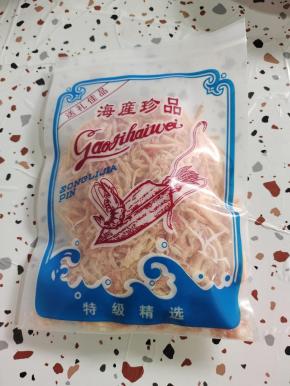 老公买的熟鱿鱼丝，口感微甜！小朋友吃可以！重口味的我还是有点吃不惯！只好再加工一下！