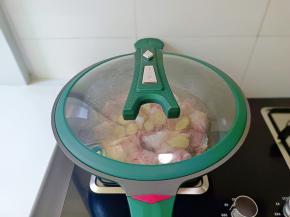 大火煮开焯水。