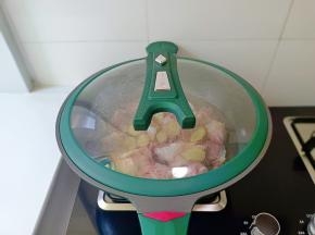 大火煮开焯水。