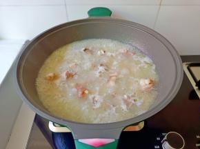 开大火炖煮半小时。