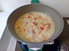 最后5分钟加枸杞煮。