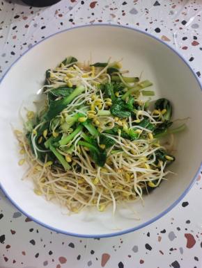 放入大碗中，垫底！