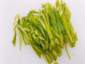 青椒去籽切丝