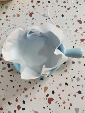 烤碗中铺一张油纸！