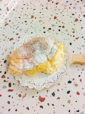 撒上适量的糖粉或者奶粉，就可以享受美味啦！