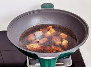 加入适量清水。