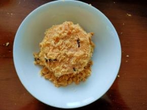 最后滚上一层海苔肉松，就可以开吃啦