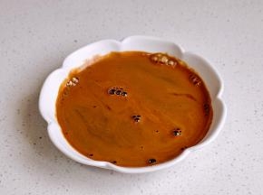 咖啡液冲泡好备用。