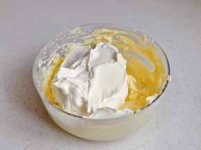 奶油与奶酪混合。