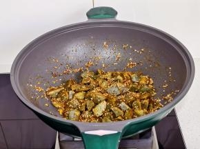 翻炒均匀即可出锅。