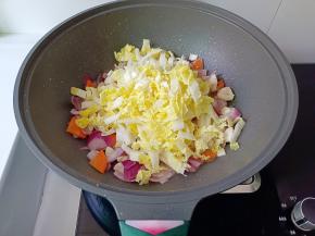 加入切好的娃娃丝。