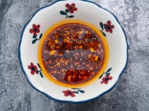 再加入白糖搅拌均匀