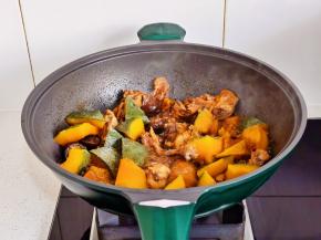 按个人口味加盐调味，收汁（留点汤汁更好吃）