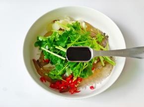 加生抽五勺，米醋两勺。