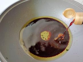 加入生抽100克。