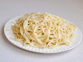 再淋上一勺橄榄油拌均匀。