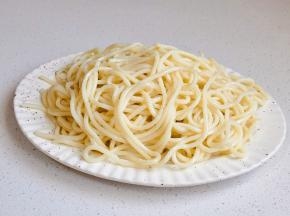 再淋上一勺橄榄油拌均匀。