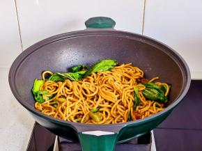 翻炒均匀即可关火。