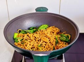 翻炒均匀即可关火。