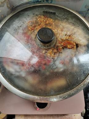 盖上盖子，焖煮30分钟！