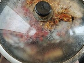 盖上盖子，焖煮30分钟！