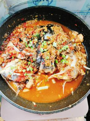 起锅前放入适量的葱花即可！