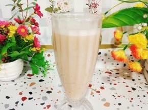 打好的红枣豆浆，浓浓的红枣味儿，特别好喝！不用过滤，如果感觉有点浓稠的也可以加入适量开水，搅拌均匀，稀释一下！