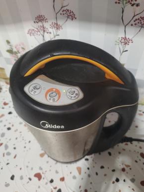 插上电源，按(八宝米糊键)即可！