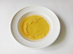 小米用清水清洗干净。