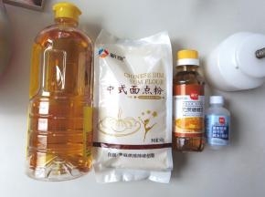 准备材料。糖浆使用的是无蔗糖糖浆。