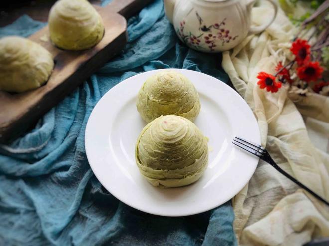 紫薯馅斓香蛋黄酥