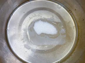 蛋清里加入白糖