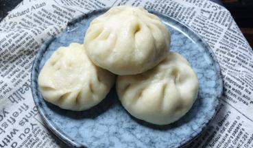 打开锅盖，小心点取出