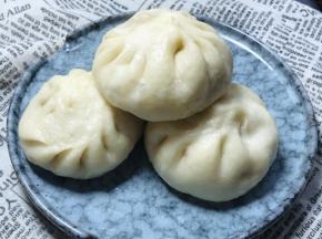 打开锅盖，小心点取出
