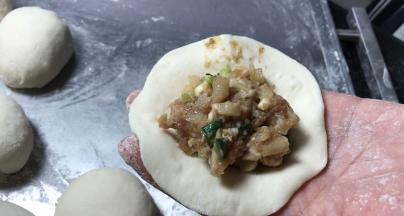 放入冷藏的萝卜肉馅