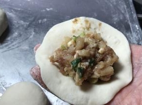 放入冷藏的萝卜肉馅