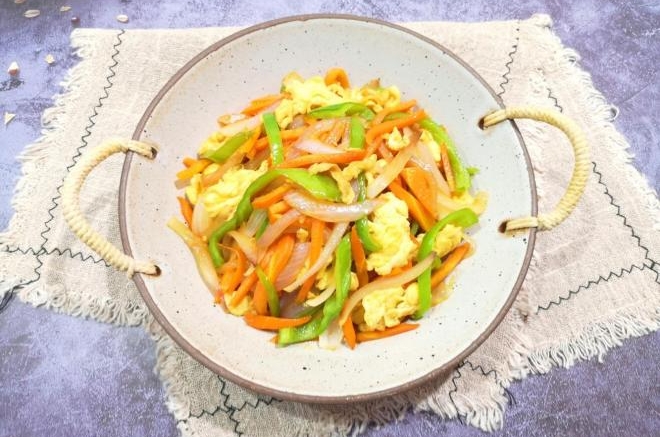 鸡蛋蔬菜小炒