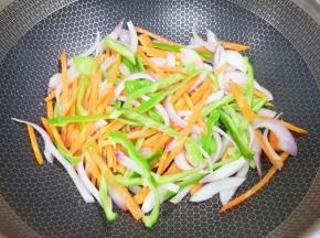 翻炒均匀。