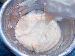 最后的面糊状态跟泡芙的一样，挑起面糊呈倒三角形