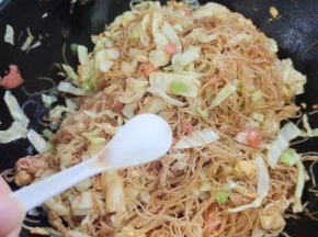 放入一勺盐调味！