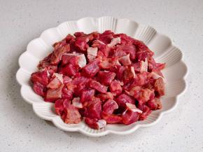 再切小块装盘。