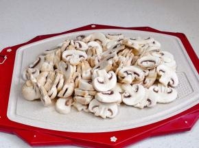 口蘑切片。
