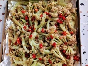 撒上小米辣点缀一下！