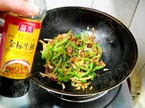 淋入生抽调好味。