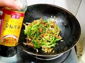 淋入生抽调好味。